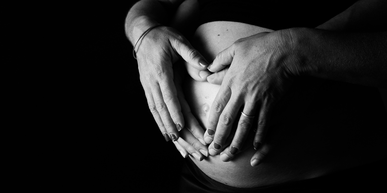 Seance photo grossesse et maternité à Nîmes, Avignon et Arles